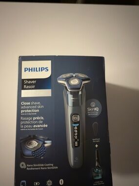 Philips 7000 Series Electric Shaver - Navy Blue and Silver